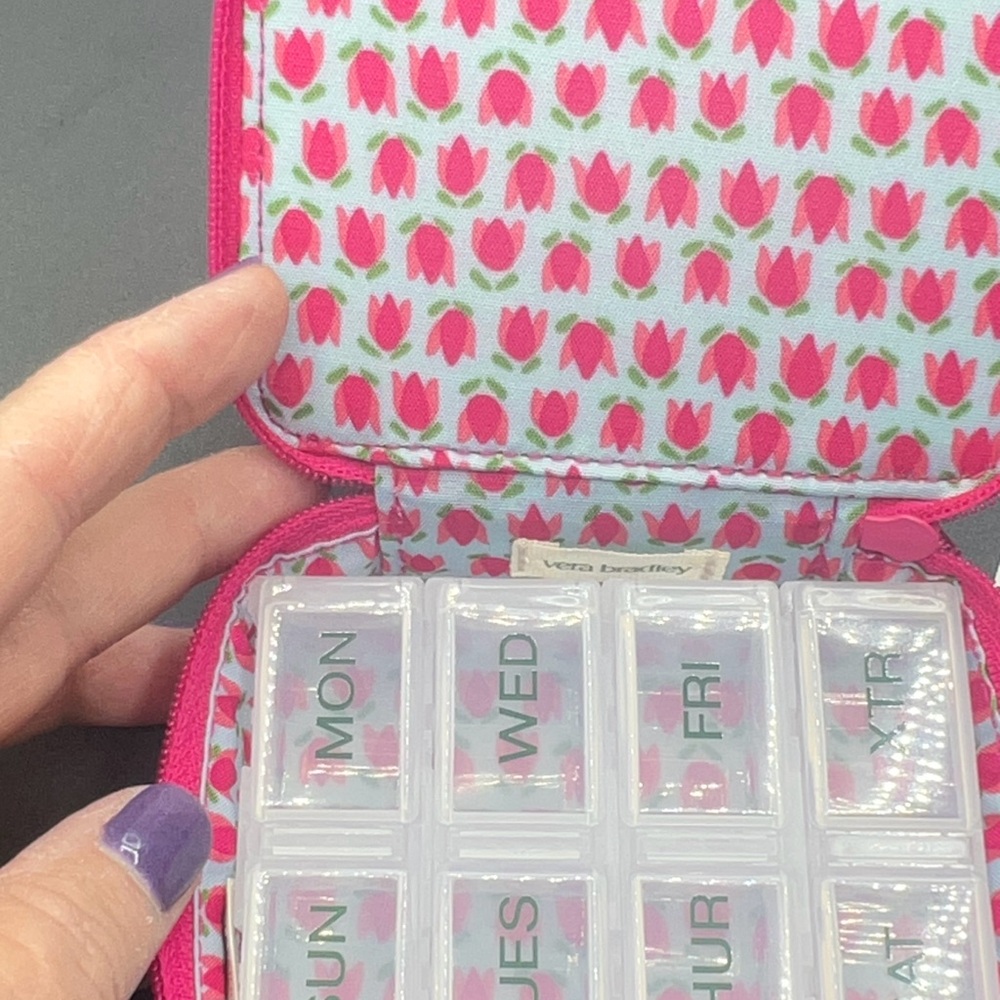 Vera Bradley pill organizer travel pink - Picture 9 of 9
